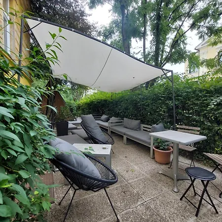 Vv Art, Unique In Center *