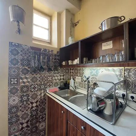 Vv Art, Unique In Center