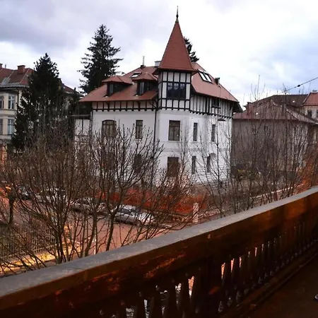 Vv Art, Unique In Center *