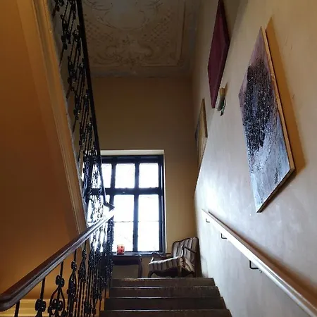Vv Art, Unique In Center *