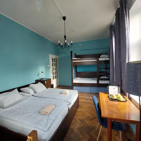 Vv Art, Unique In Center *