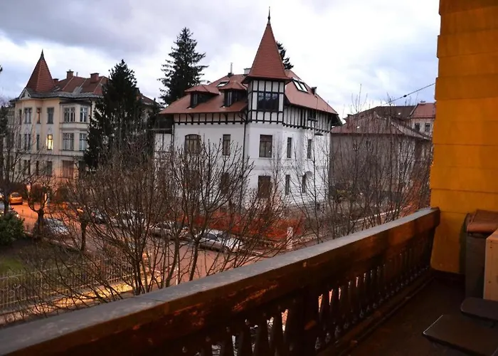 Vv Art, Unique In Center *